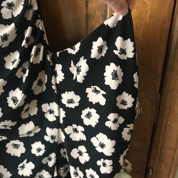 NWT Anne Klein Black w/Ivory Scattered Flowers Deep V Dress Size 14 - Picture 8 of 15